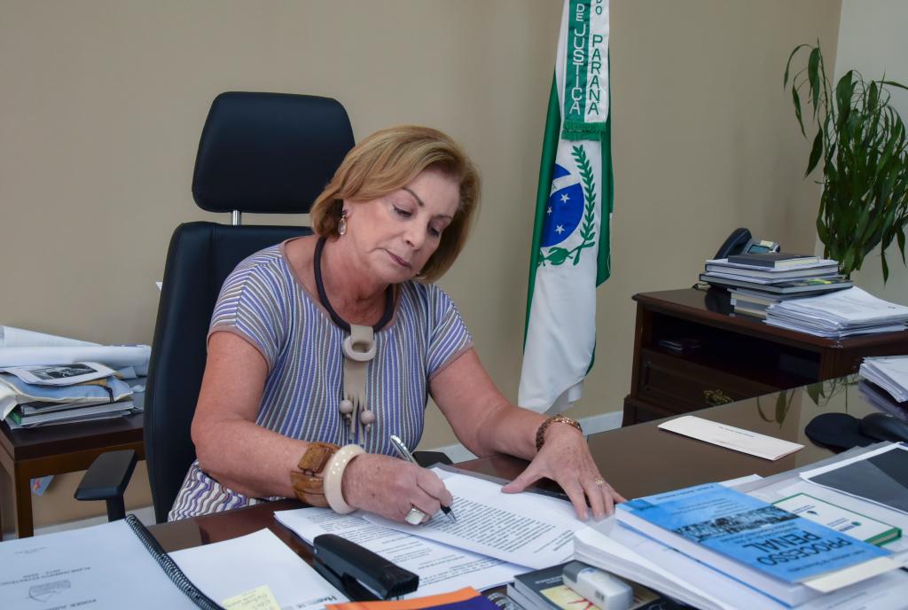 Presidente interina do TJ-PR, desembargadora Regina Portes concede entrevista à AMAPAR 