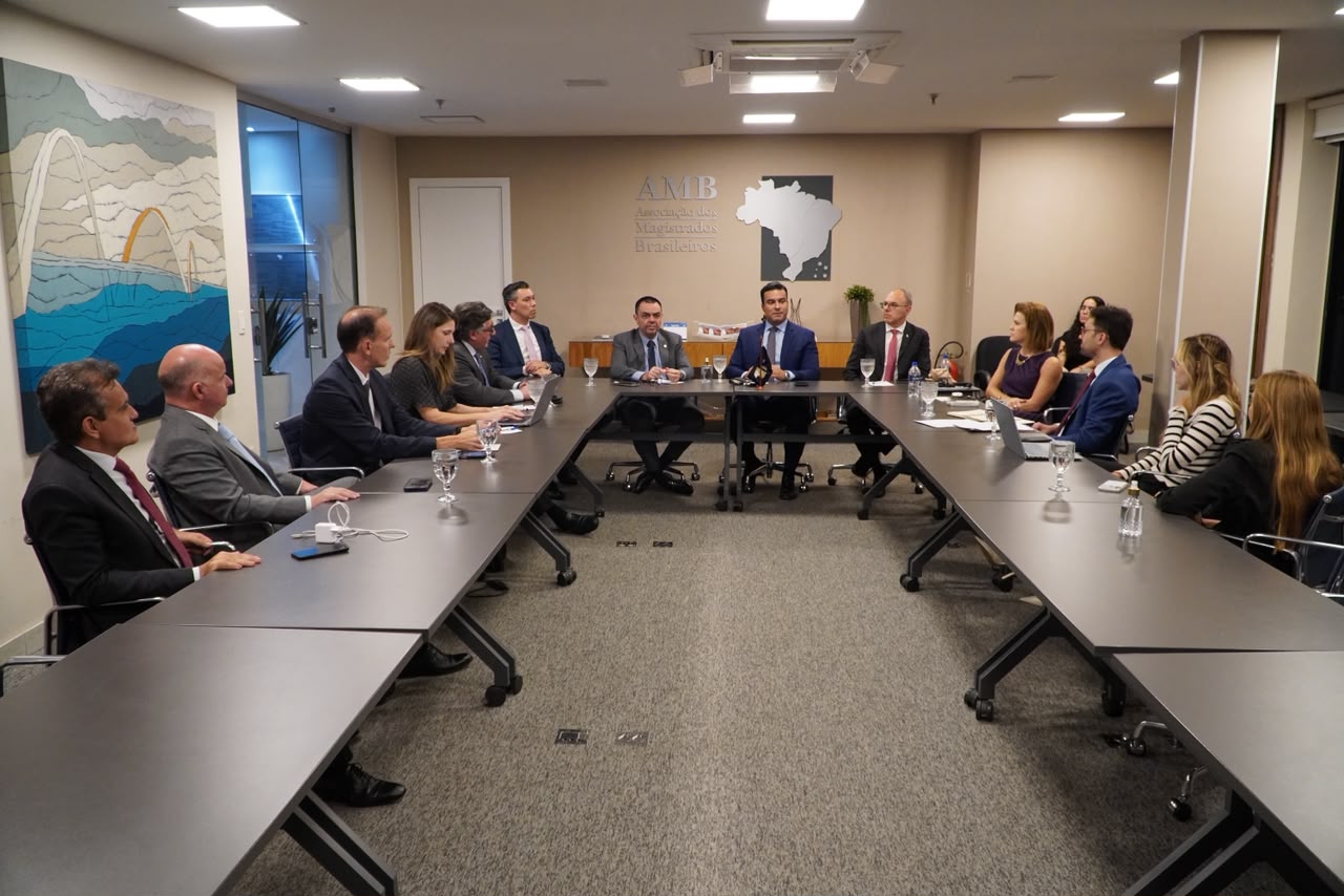 Com a presidência interina sendo exercida pelo presidente da AMAPAR, Marcel Ferreira dos Santos, AMB alinha atuação junto ao CNJ Com a presidência interina sendo exercida pelo presidente da AMAPAR, Marcel Ferreira dos Santos, AMB alinha atuação junto ao CNJ