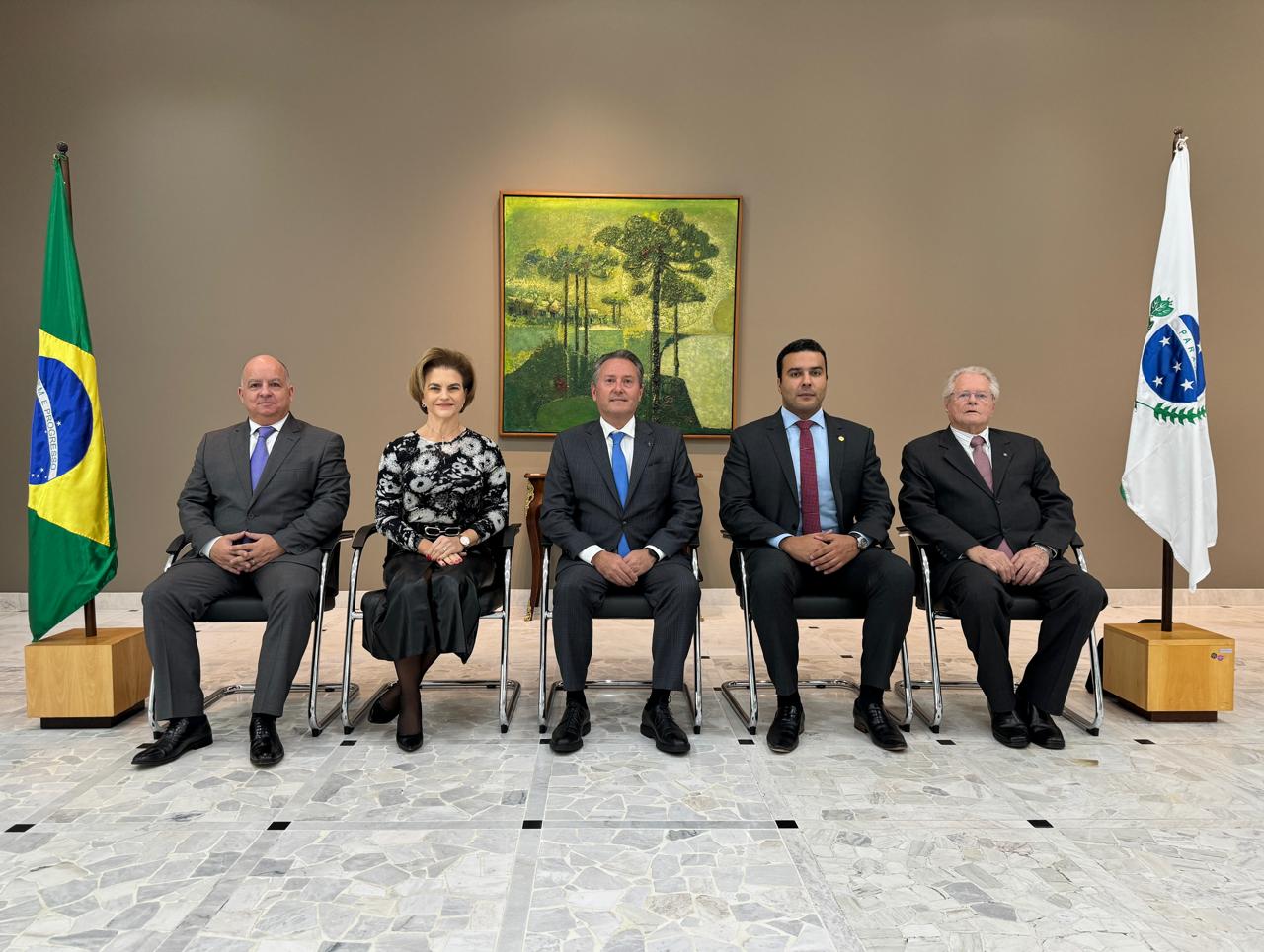 Diretoria da AMAPAR se reúne com o presidente do TJPR para tratar de pautas da magistratura paranaense