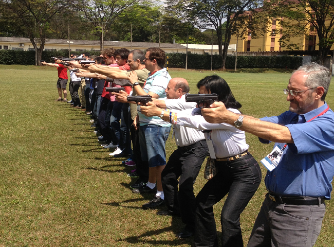 Amapar abre vagas para curso de tiro em Foz do Iguaçu