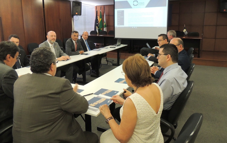 Representantes da AMAPAR participam do lançamento de hostiste e de cartilha da AMB sobre a Reforma da Previdência 