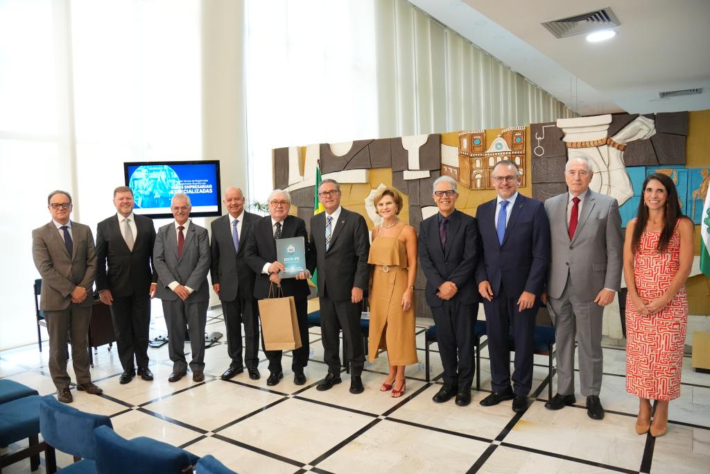 Varas Empresariais: diretoria da AMAPAR participa de reunião técnica no TJPR