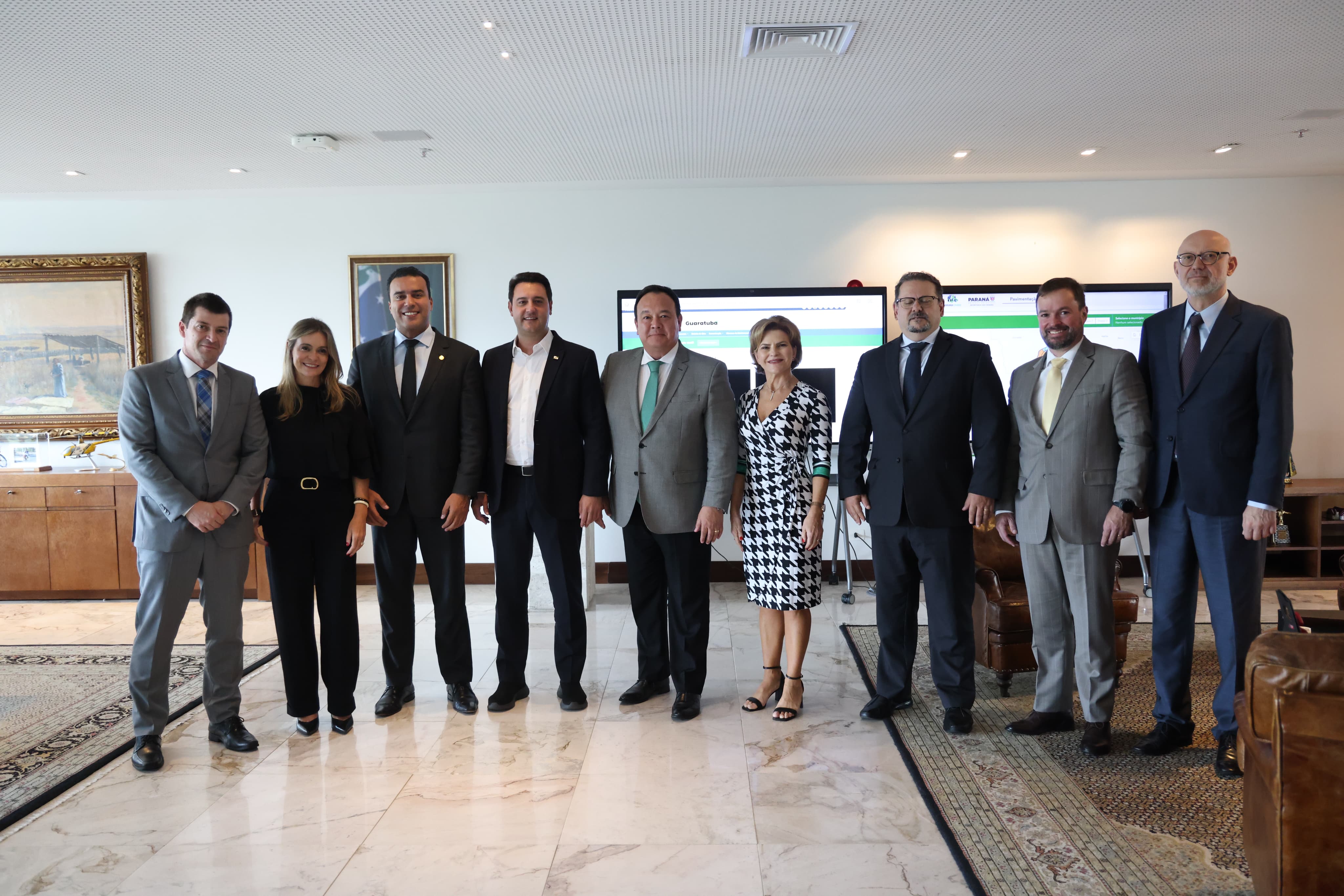  Dirigentes da AMAPAR e da AMB fazem visita institucional ao governador Carlos Massa Ratinho Junior 