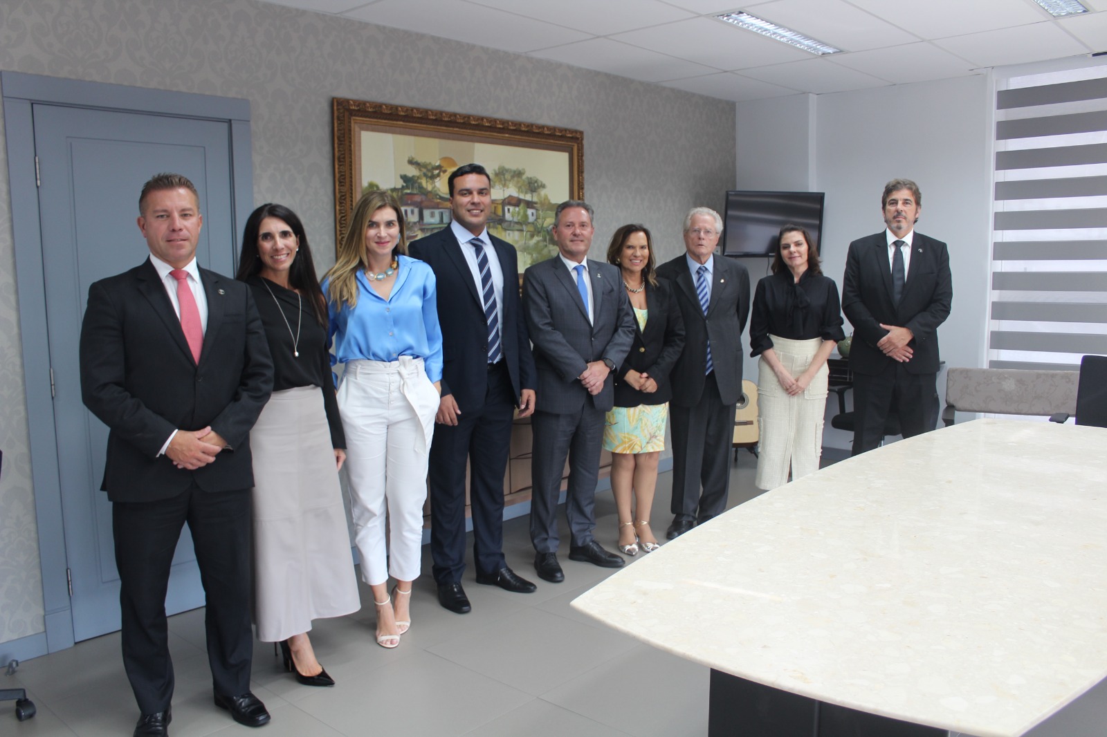 Presidente do TJPR e juízes auxiliares fazem visita institucional à sede da AMAPAR