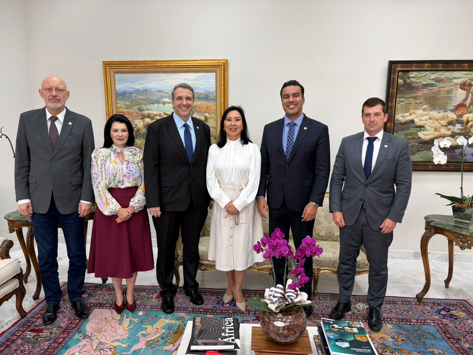 Diretoria da AMAPAR inicia as atividades de 2026 com visita institucional à presidente do TJPR