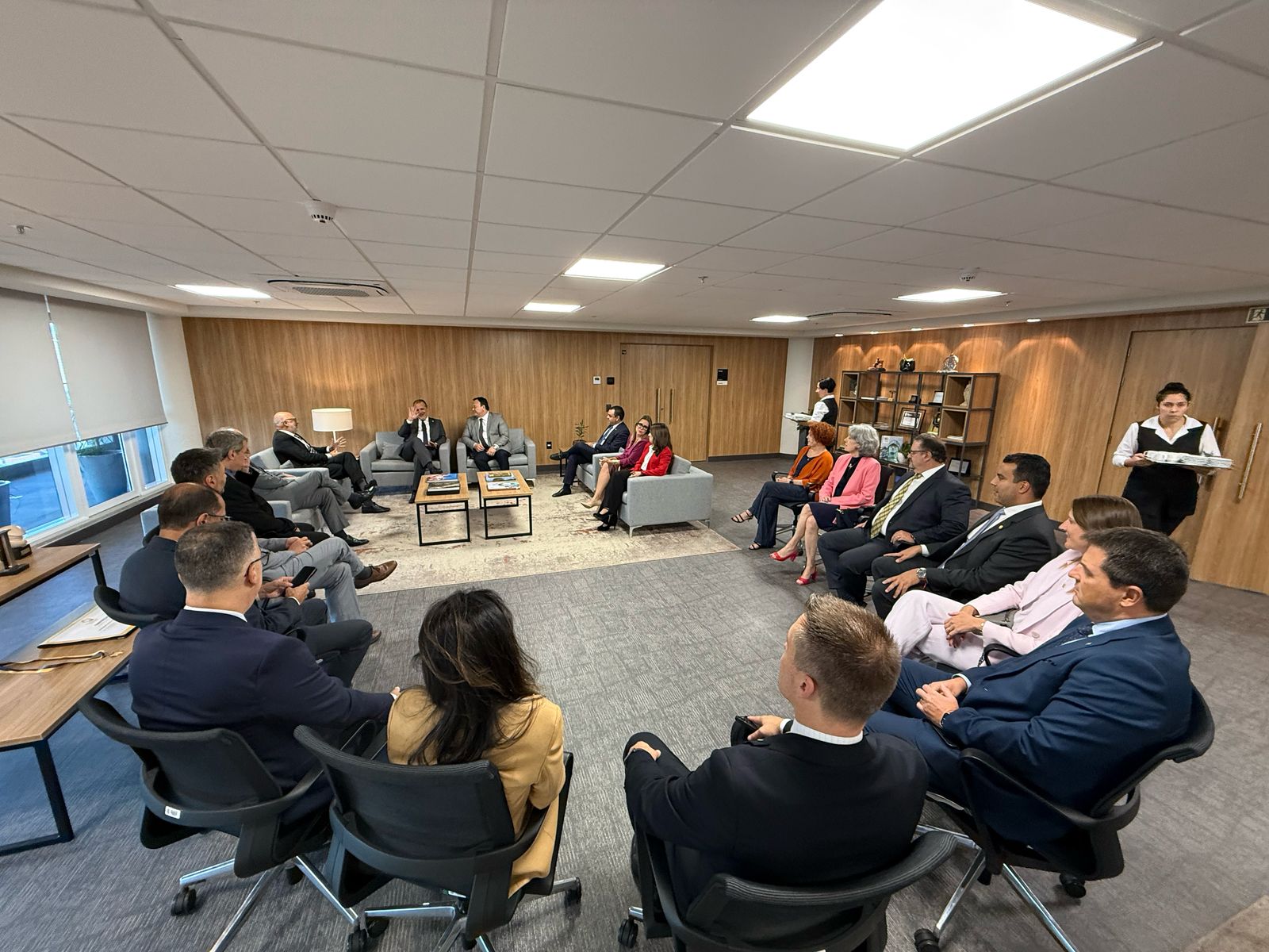 Dirigentes da AMB e de associações da região Sul fazem visita institucional ao TJ gaúcho