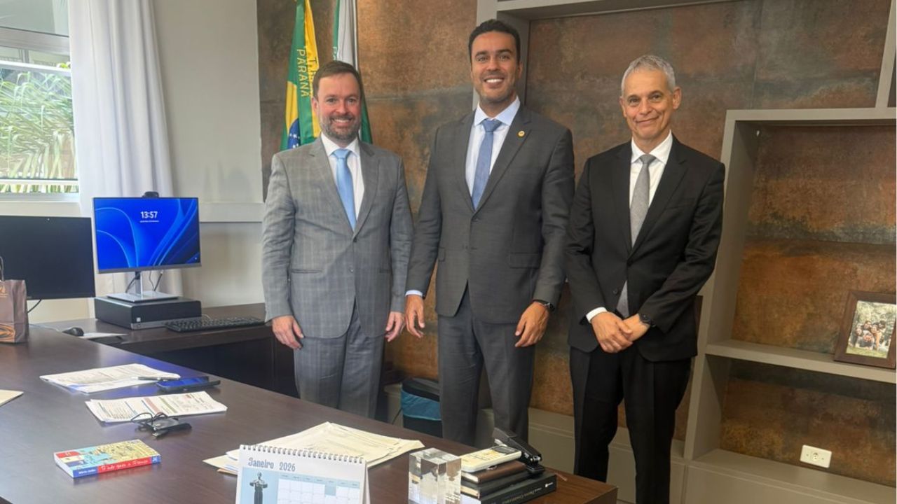 Presidente da AMAPAR debate pautas voltadas à magistratura com a nova cúpula diretiva do TRE-PR