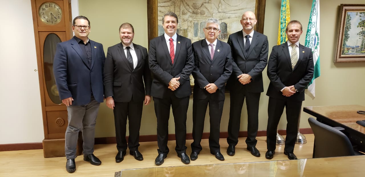 AMAPAR trata de pleito das pensionistas com o presidente em exercício do TJ-PR, desembargador Wellington Emanuel Coimbra de Moura